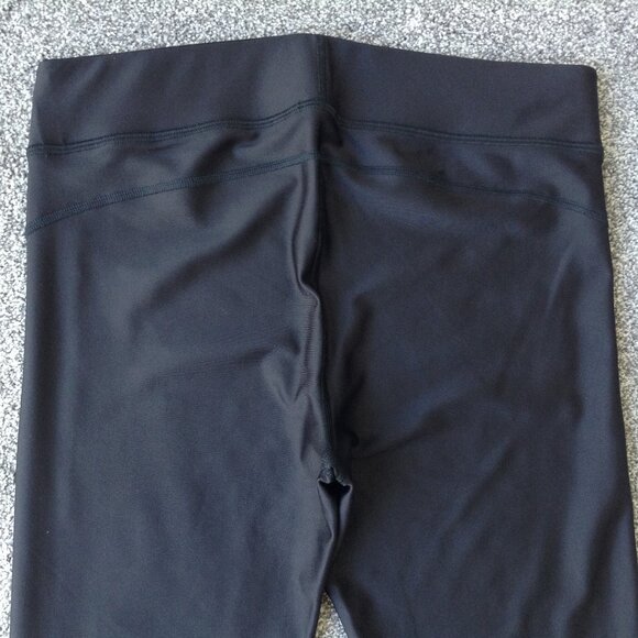 ⭐UNDER ARMOUR COMPRESSION CAPRI LEGGINGS in Black, size Large – LIKE NEW⭐ - Picture 4 of 6